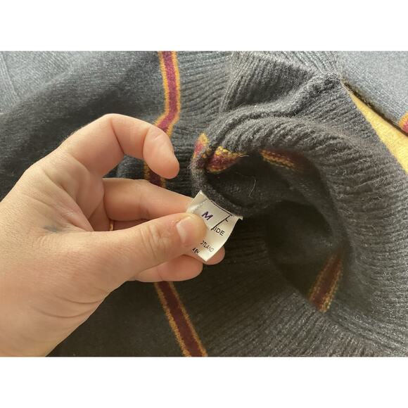 Universal Studios Harry Potter Authentic Gryffindor Wool Cardigan Sweater Size M - Picture 7 of 10